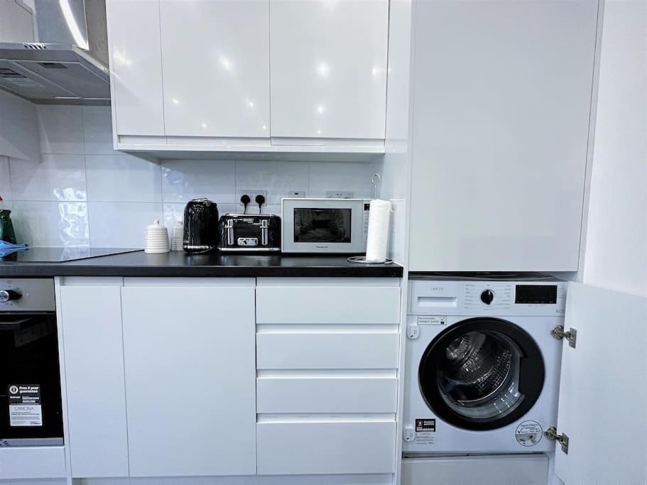 Ferienwohnung Stylish 2 Bed Flat In The Heart Of Lewisham London Exterior foto