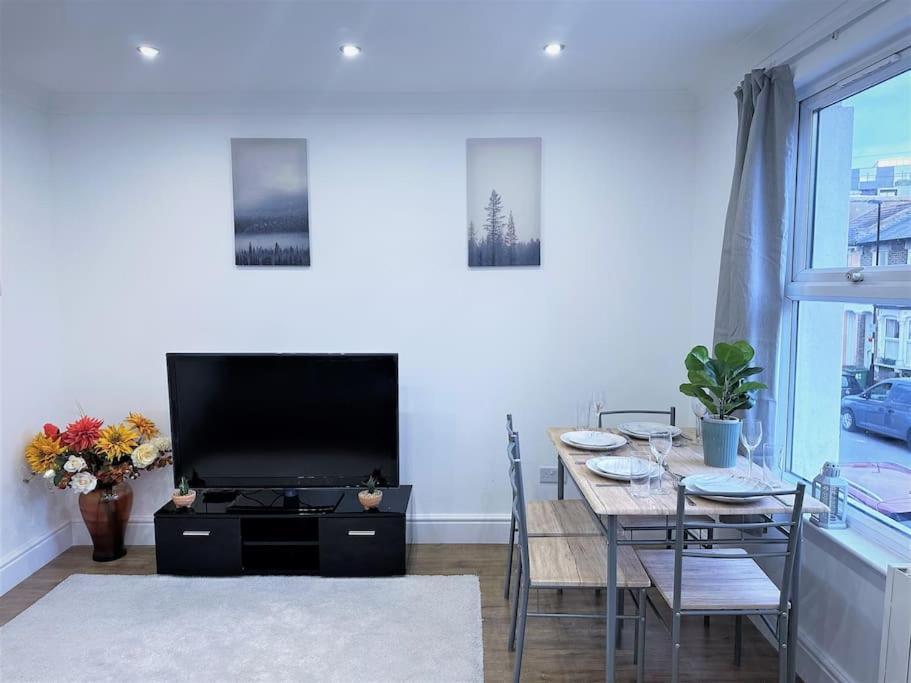 Ferienwohnung Stylish 2 Bed Flat In The Heart Of Lewisham London Exterior foto